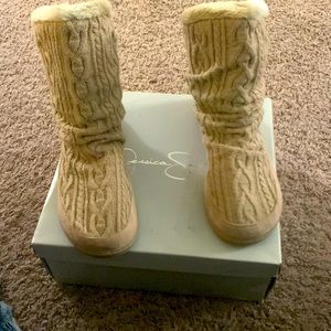 Lightly worn Jessica Simpson cozy women’s boot/slipper, size XL (9-10). Faux fur